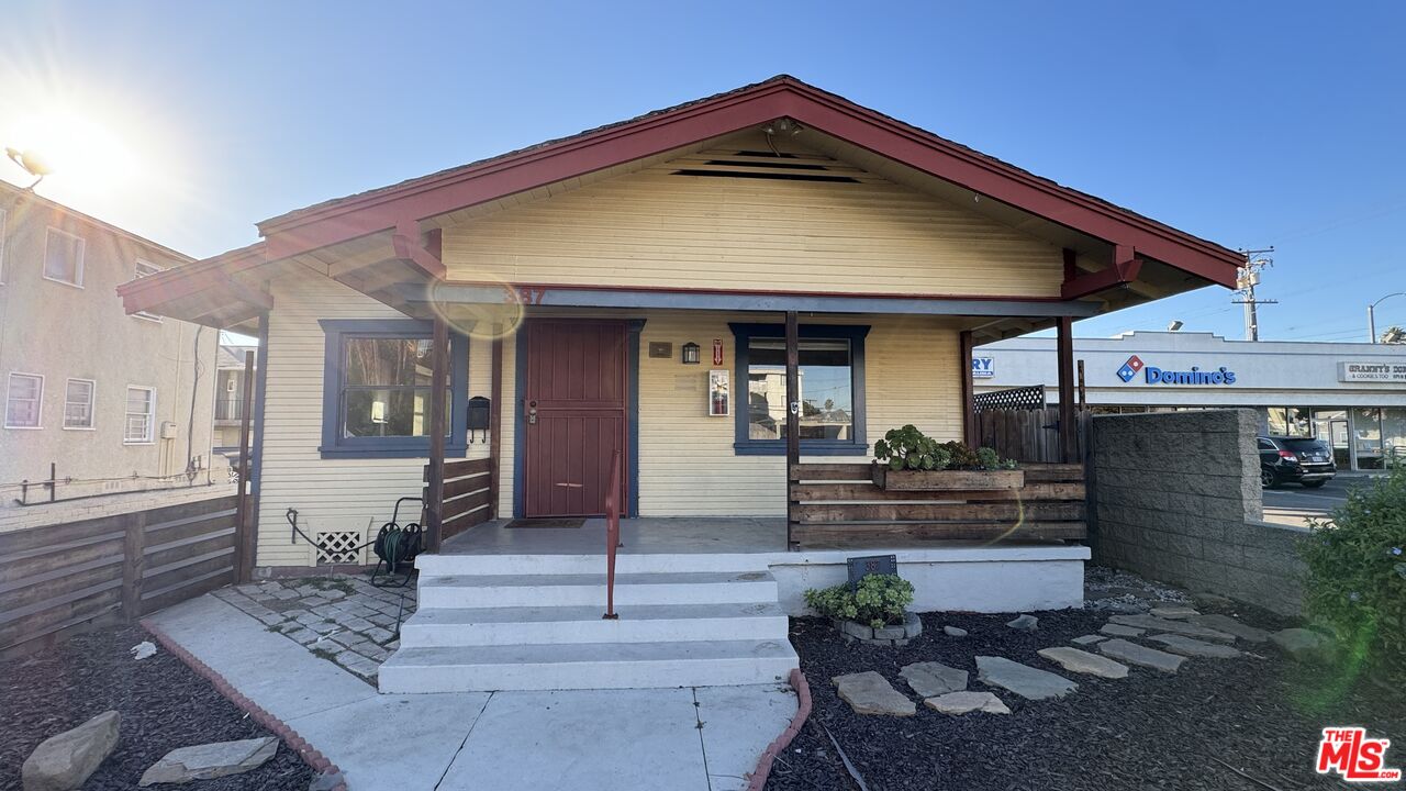 387 Redondo Ave