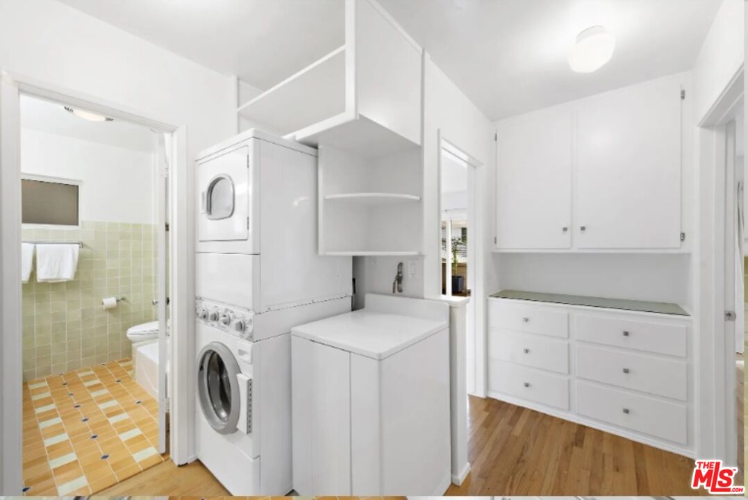 1570 Via Capri Unit: 2
