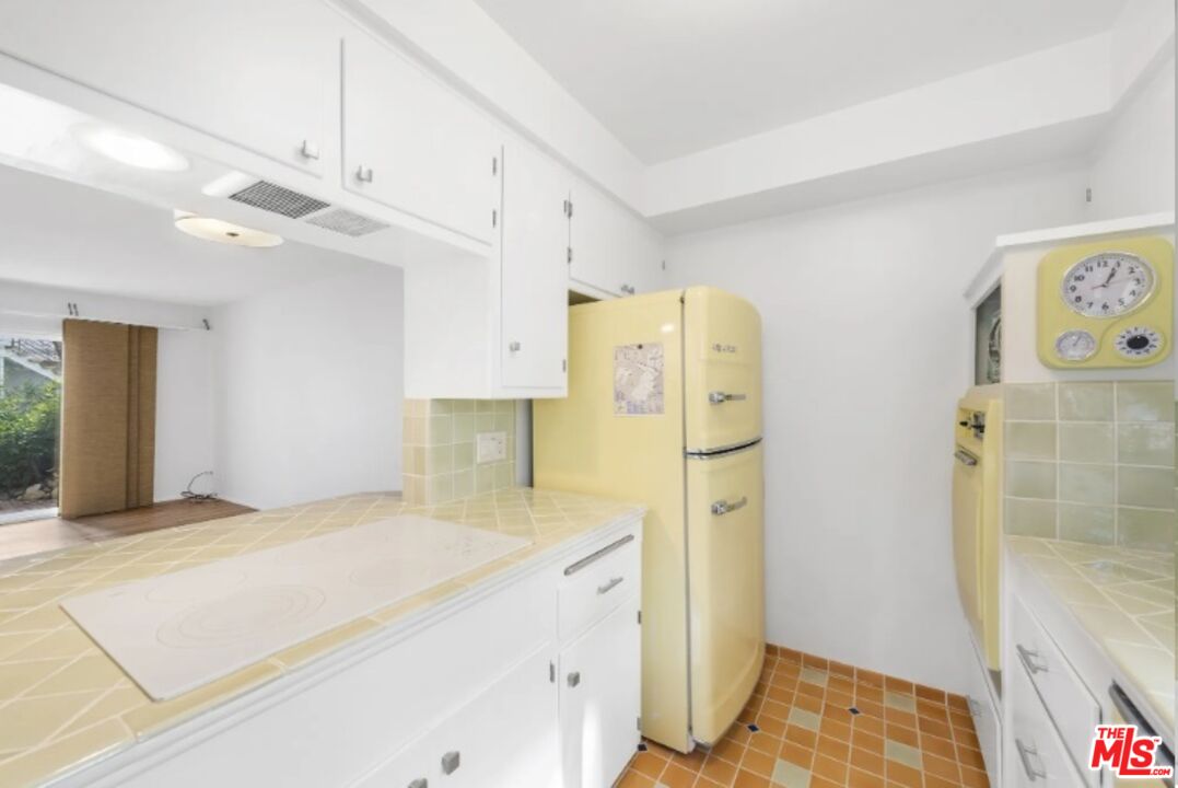 1570 Via Capri Unit: 2
