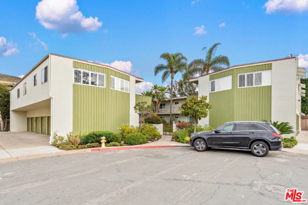1570 Via Capri Unit: 2