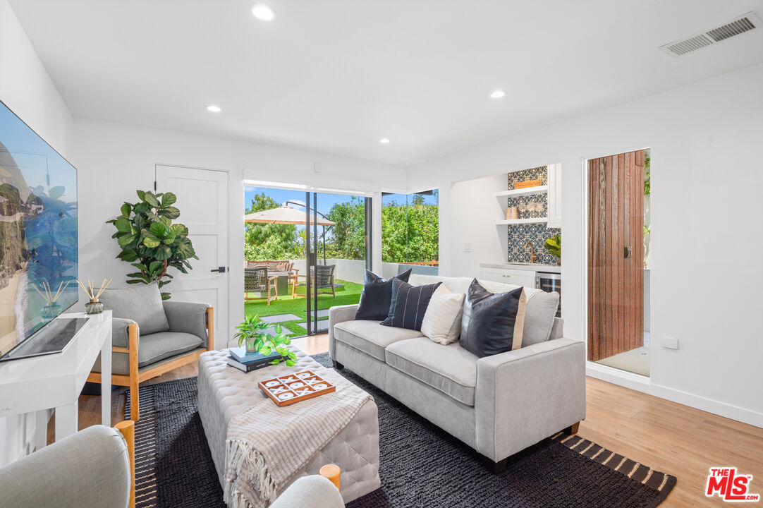 1183 La Mirada St