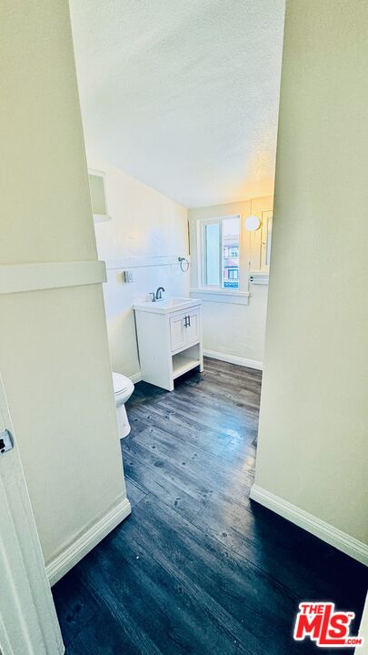 219 E 10th St