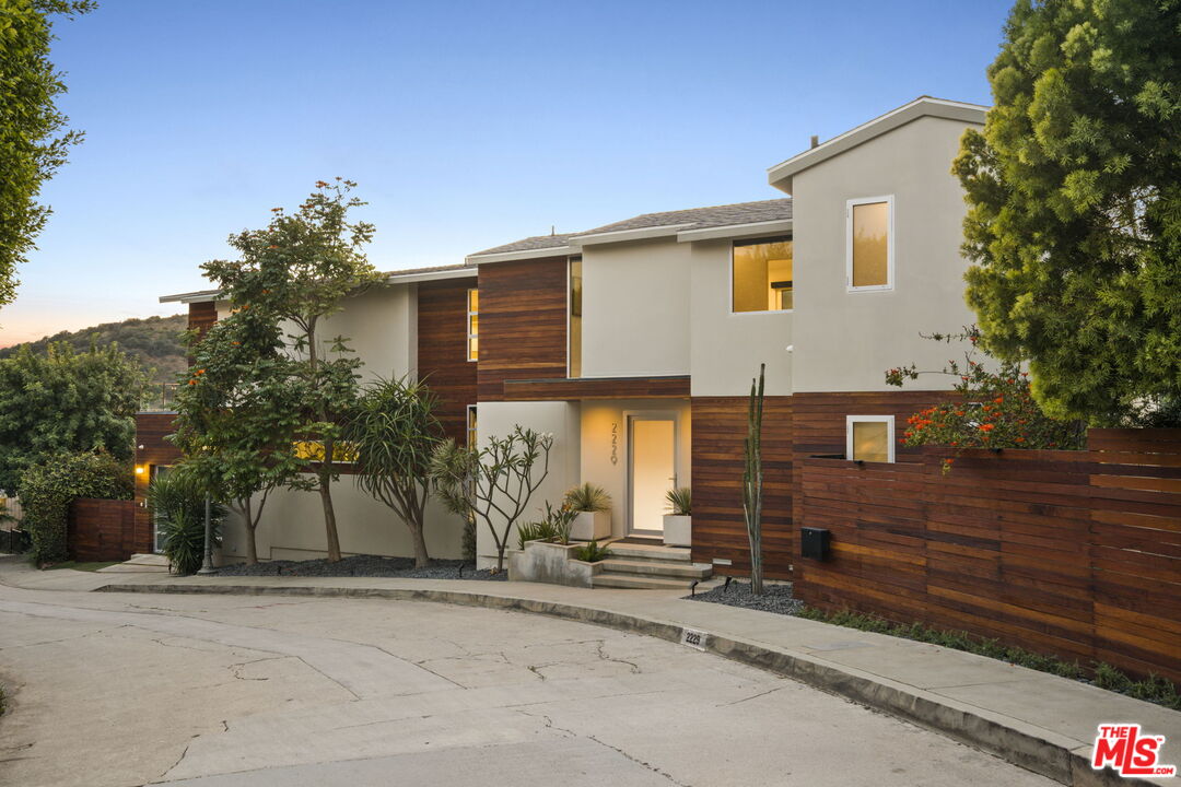 2229 Castilian Dr