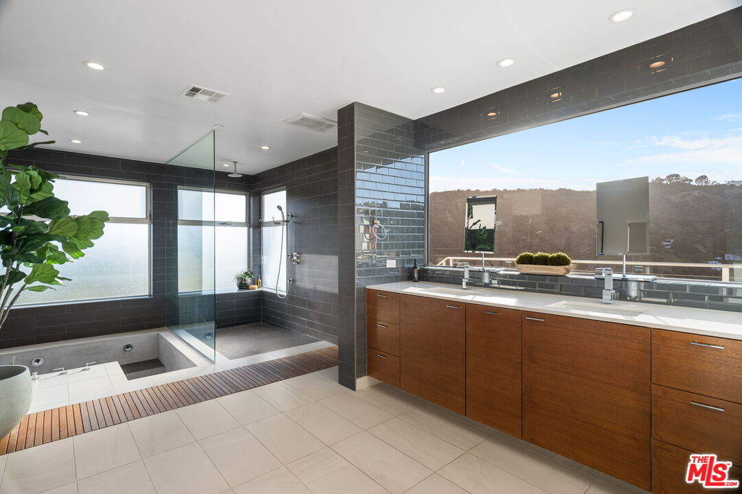 2229 Castilian Dr