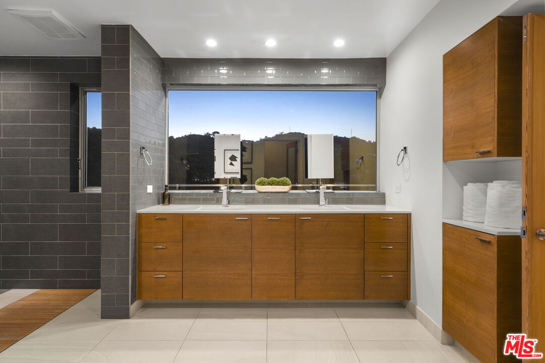 2229 Castilian Dr