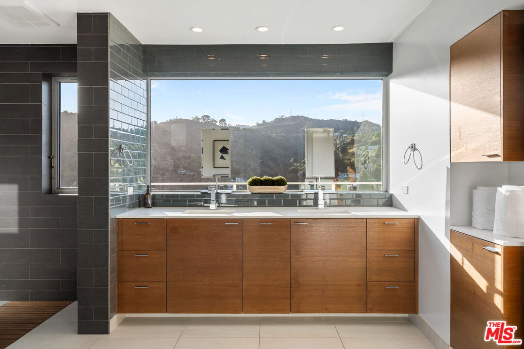 2229 Castilian Dr
