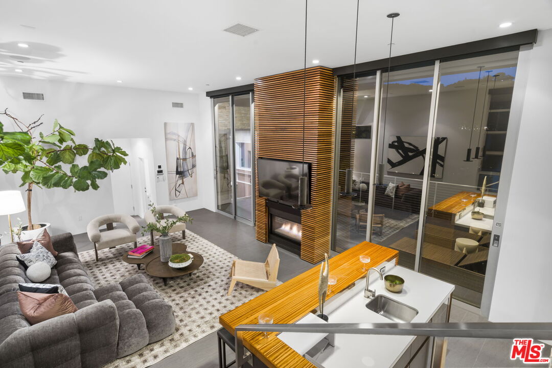 2229 Castilian Dr