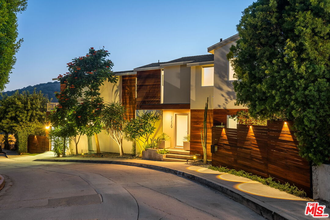 2229 Castilian Dr