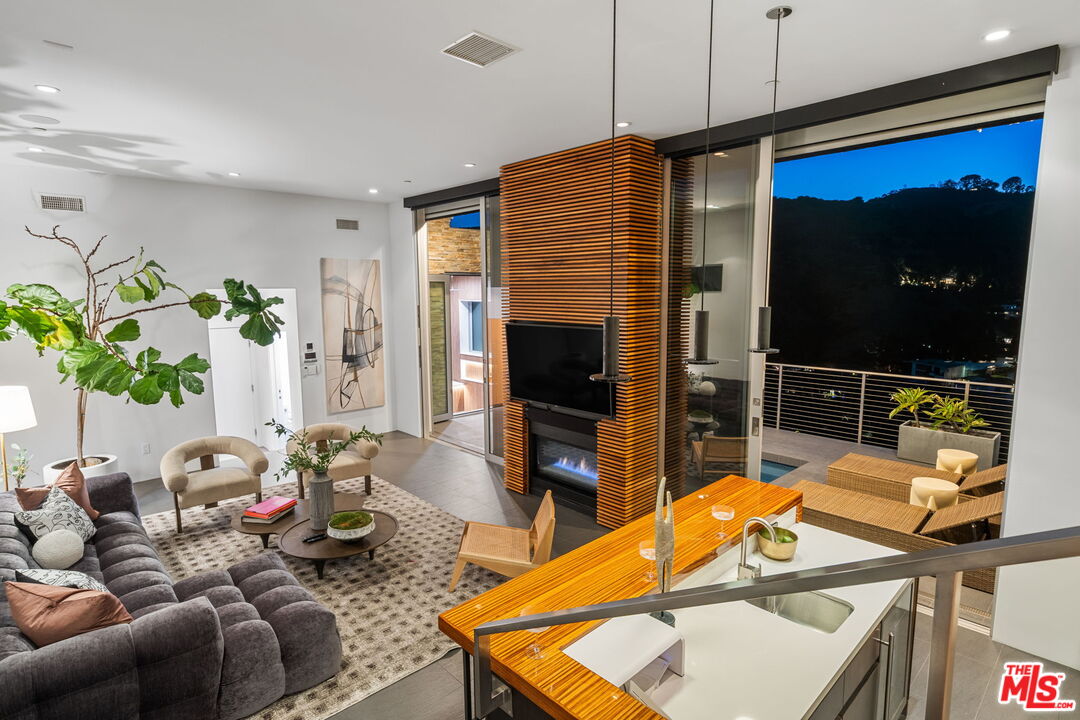 2229 Castilian Dr