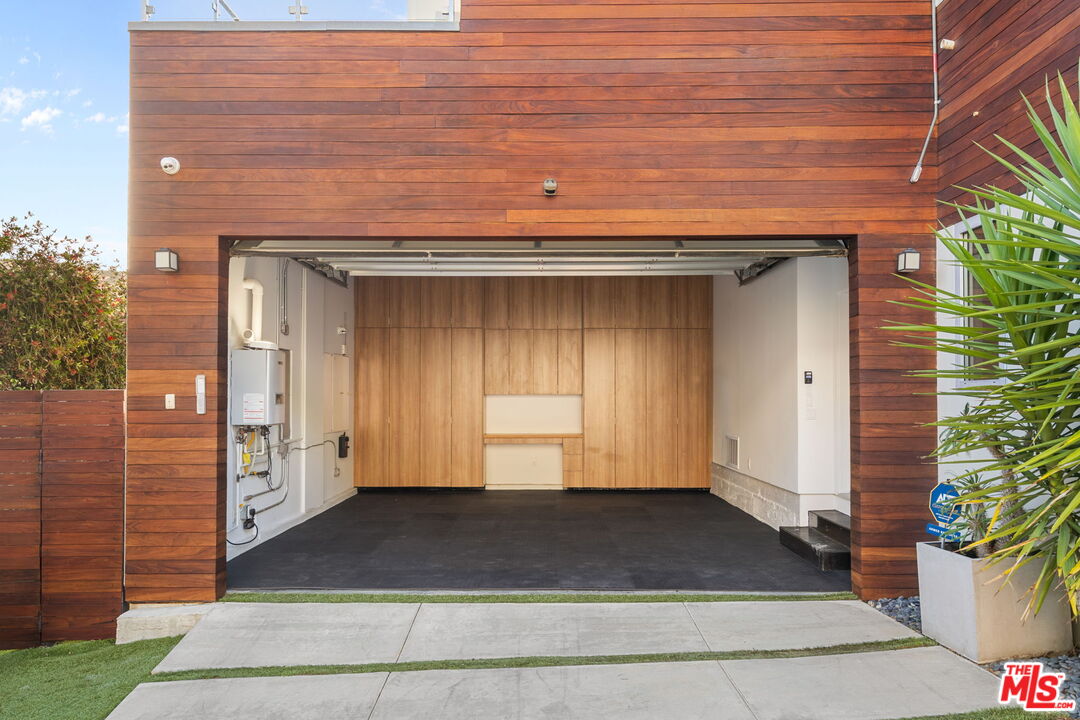 2229 Castilian Dr