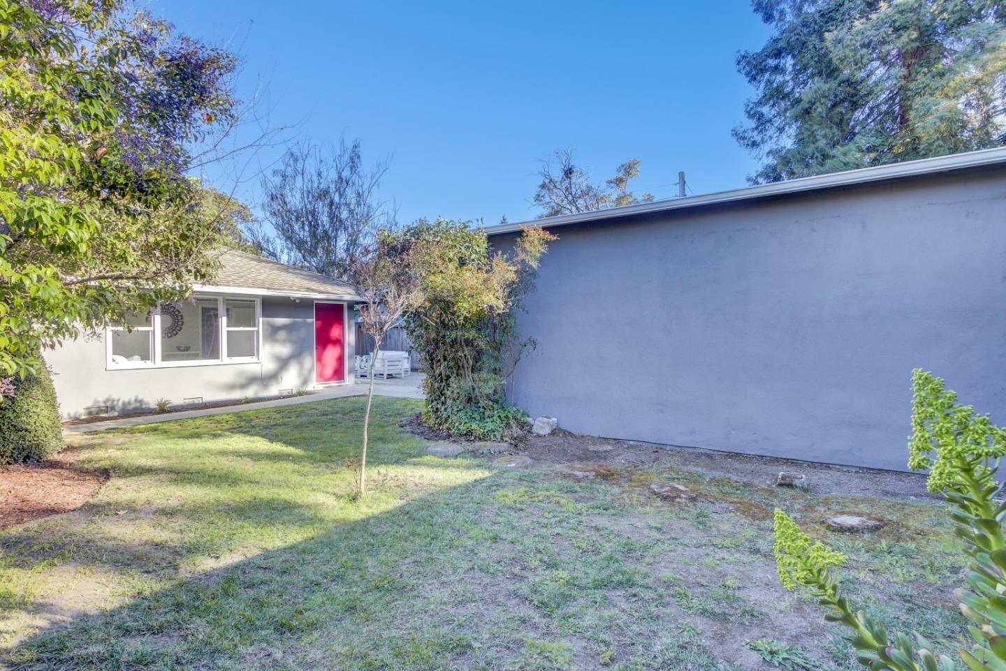 940 Hutchinson AVE