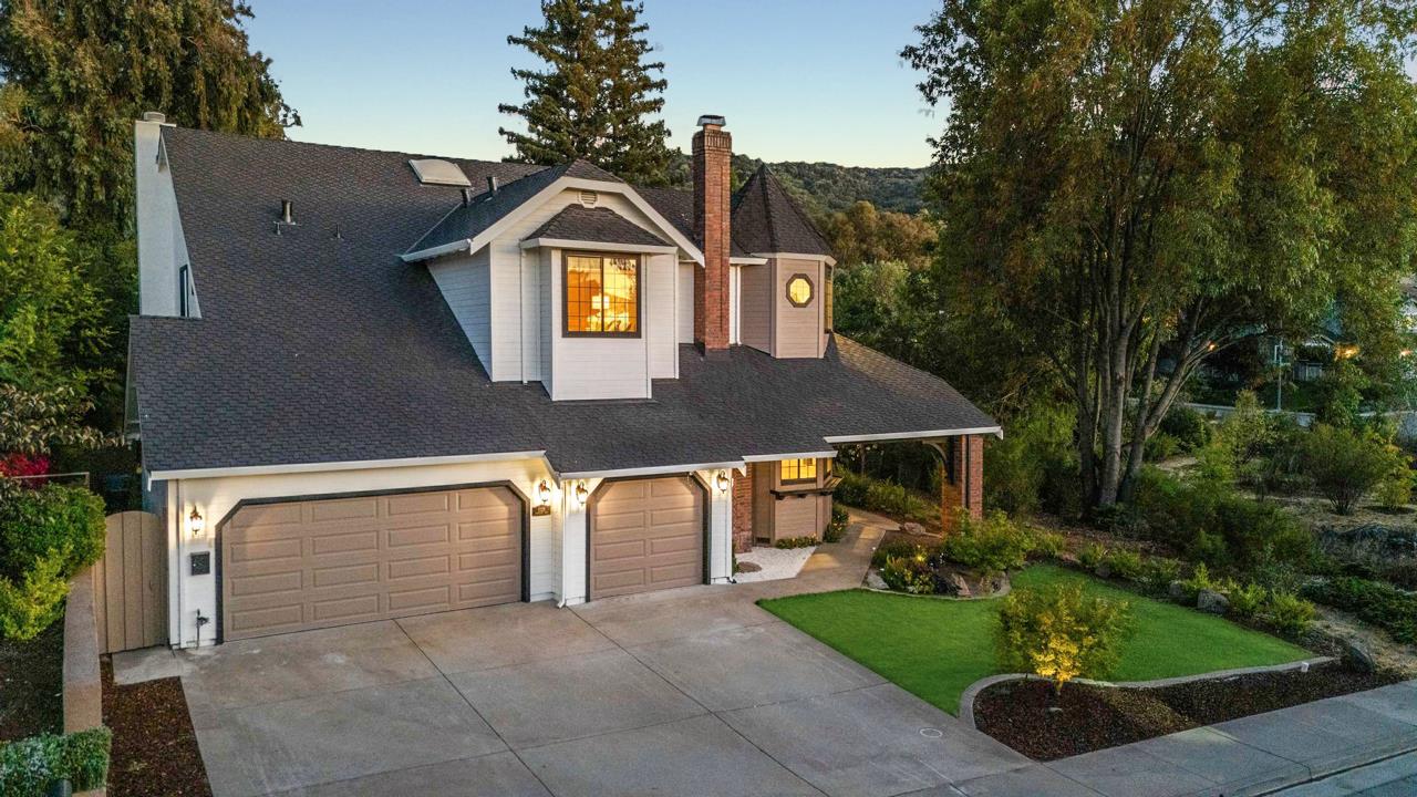 1128 Foxhurst Way