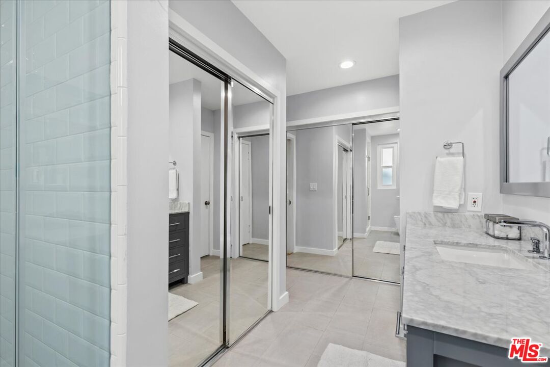 11919 Mayfield Ave Unit: 1