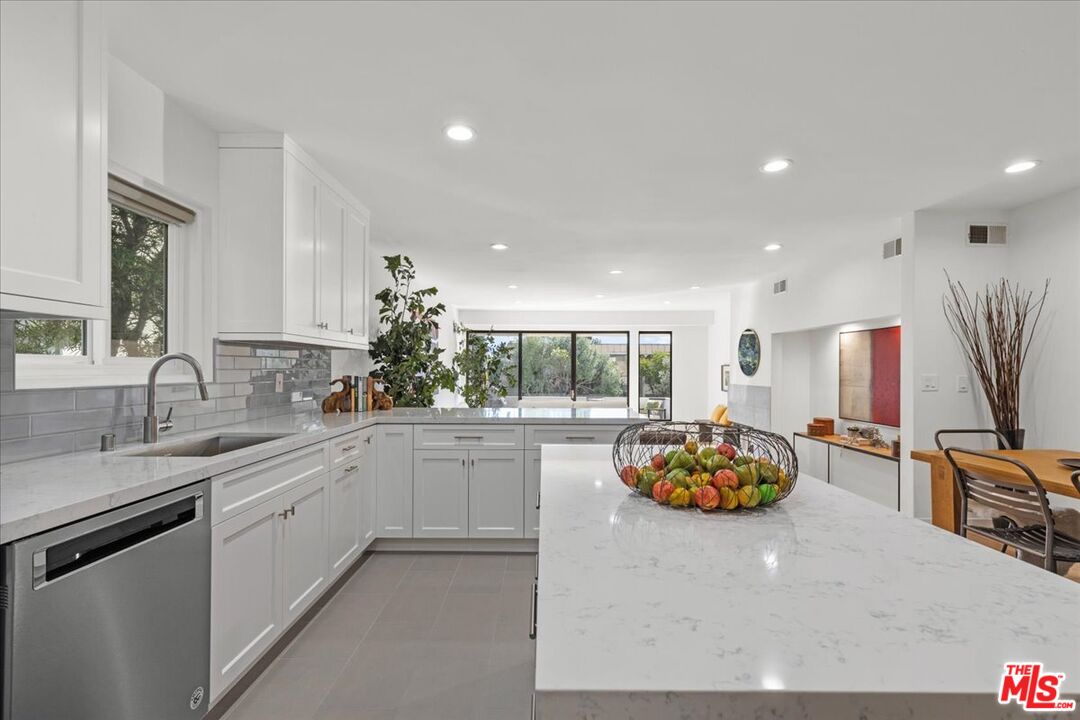 11919 Mayfield Ave Unit: 1