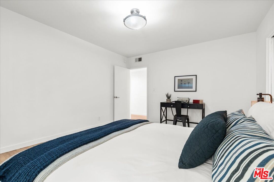 11919 Mayfield Ave Unit: 1