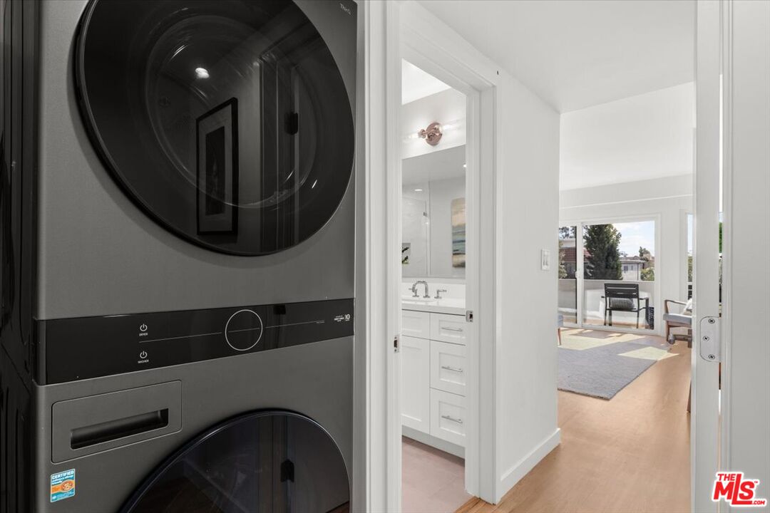 11919 Mayfield Ave Unit: 1