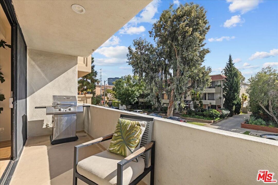 11919 Mayfield Ave Unit: 1