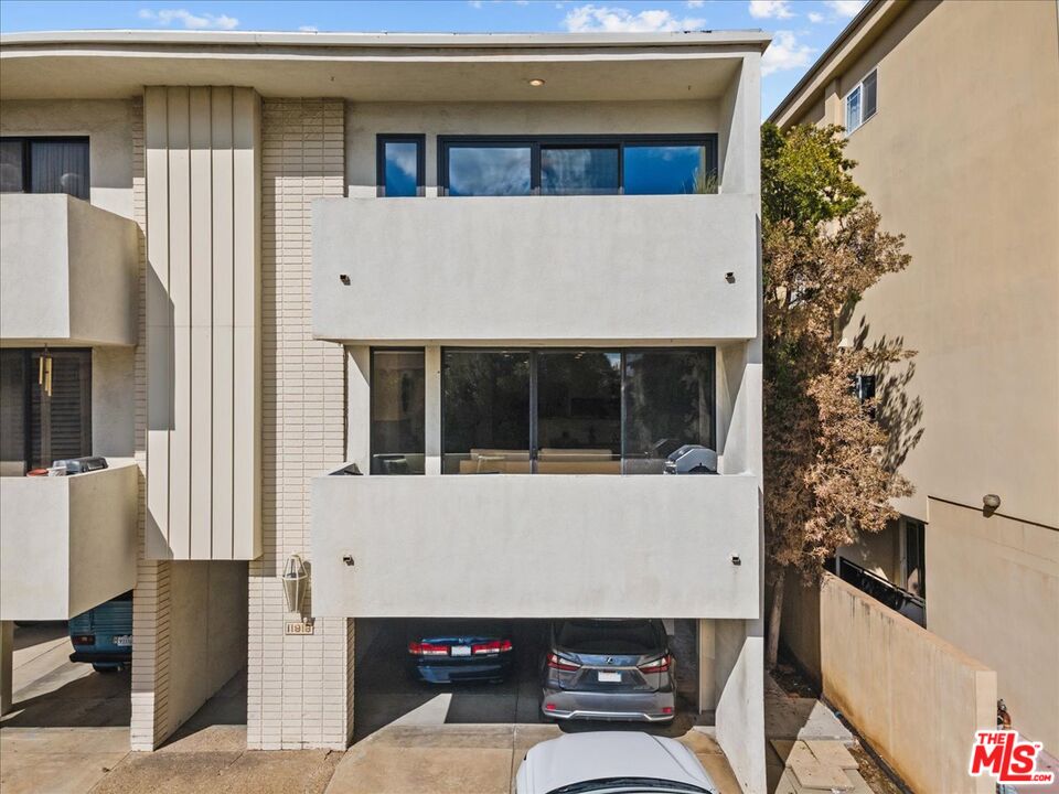 11919 Mayfield Ave Unit: 1