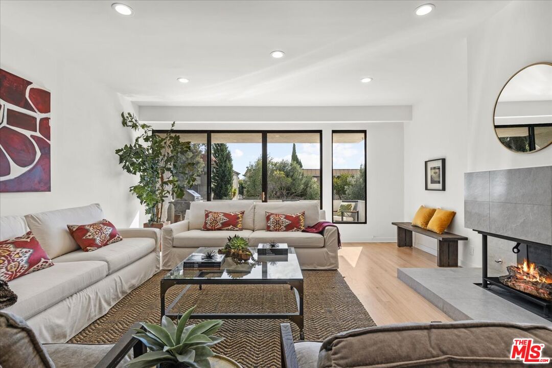 11919 Mayfield Ave Unit: 1