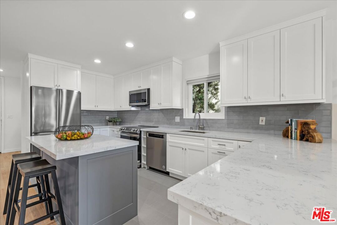 11919 Mayfield Ave Unit: 1