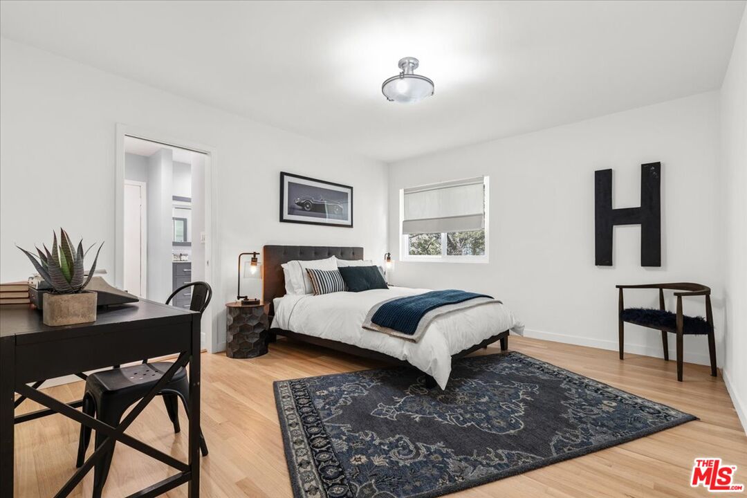 11919 Mayfield Ave Unit: 1