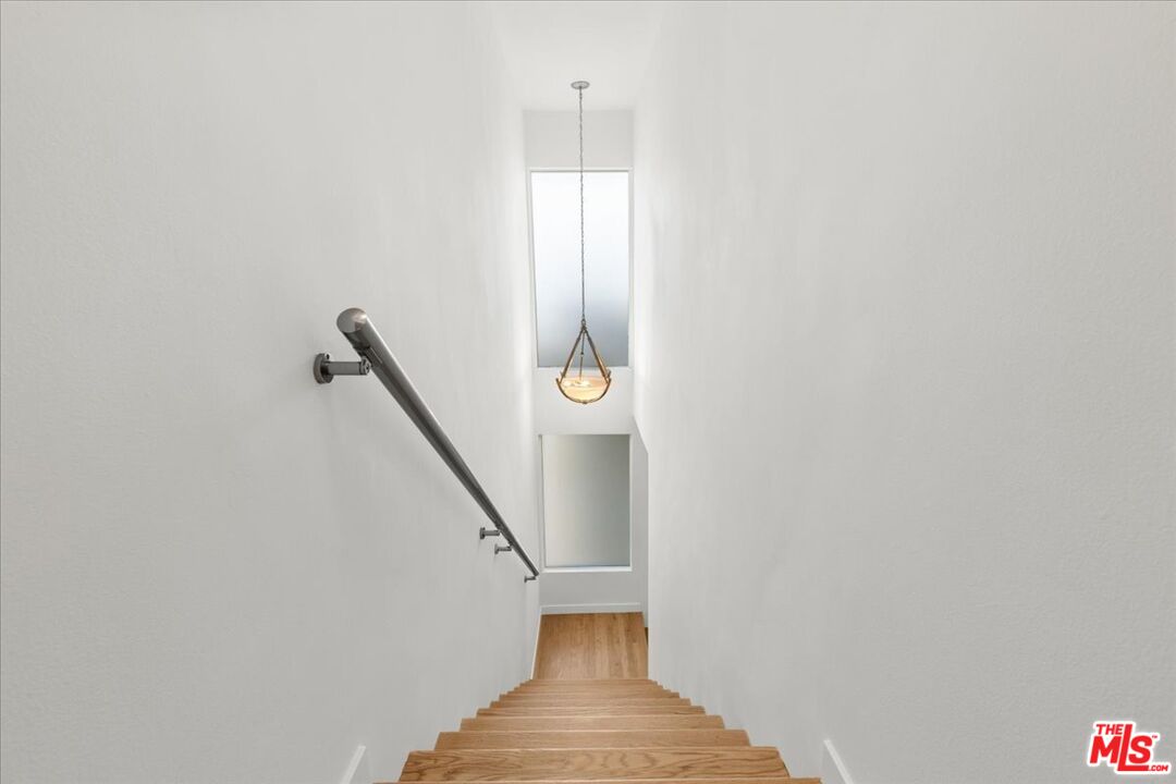 11919 Mayfield Ave Unit: 1