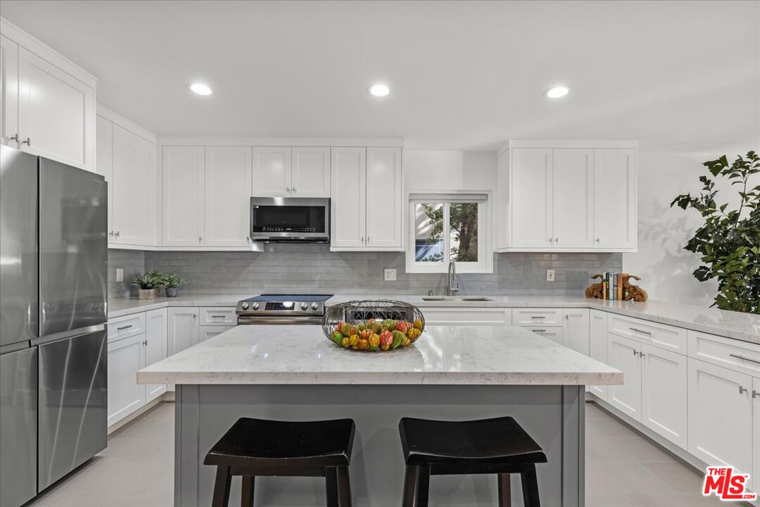 11919 Mayfield Ave Unit: 1