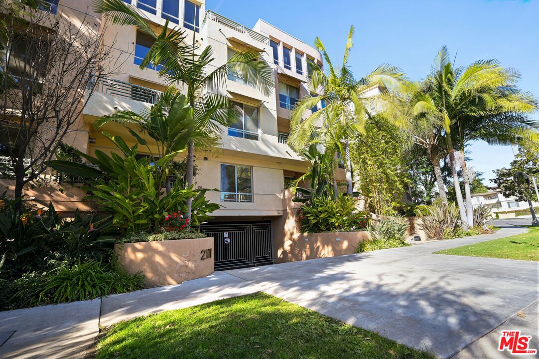 2111 S Beverly Glen Blvd Unit: 103