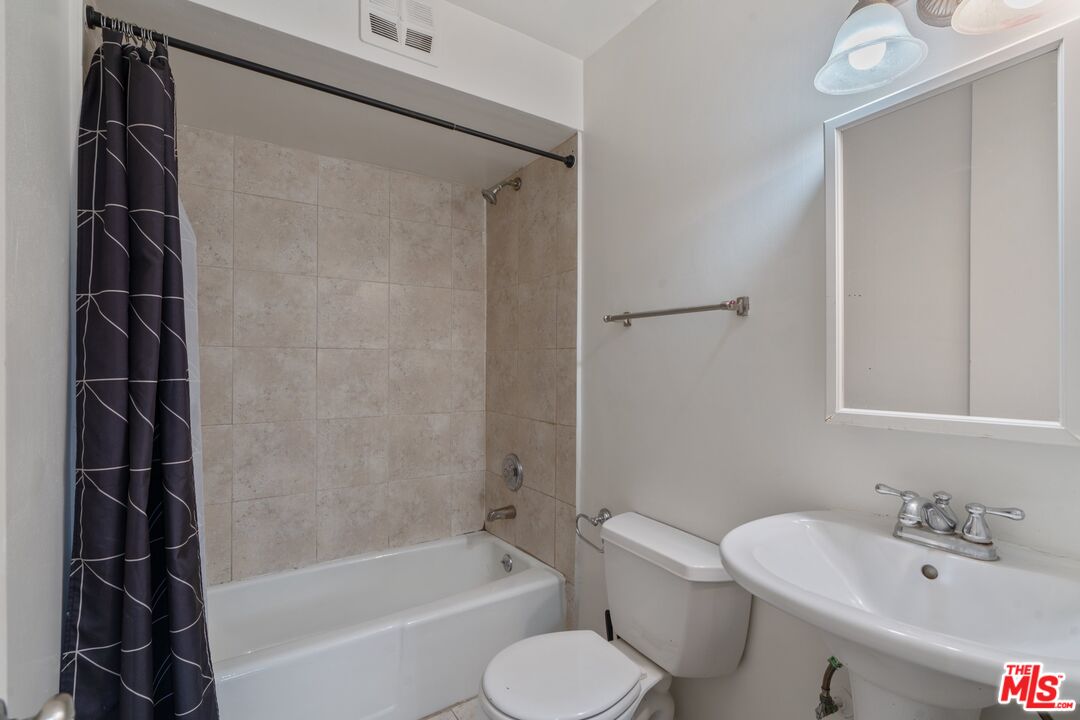 6505 GREEN VALLEY CIR Unit: 201