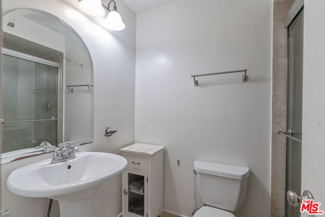 6505 GREEN VALLEY CIR Unit: 201