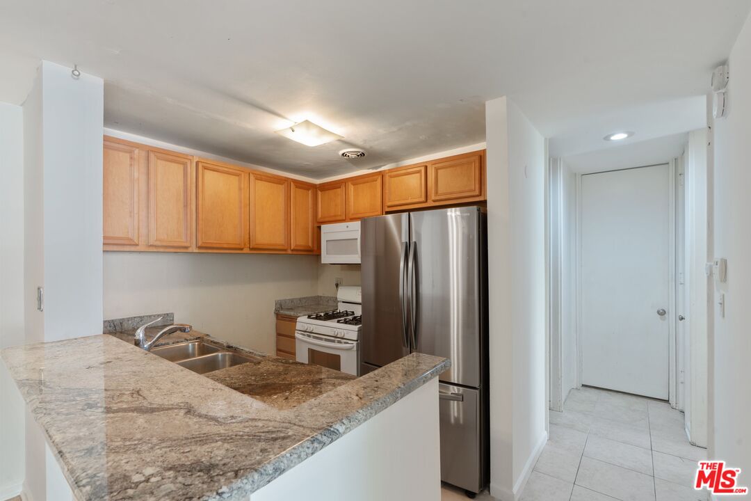 6505 GREEN VALLEY CIR Unit: 201