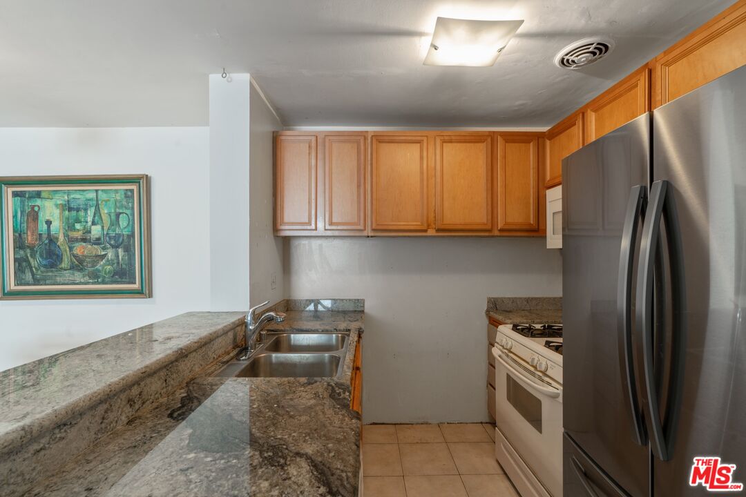 6505 GREEN VALLEY CIR Unit: 201