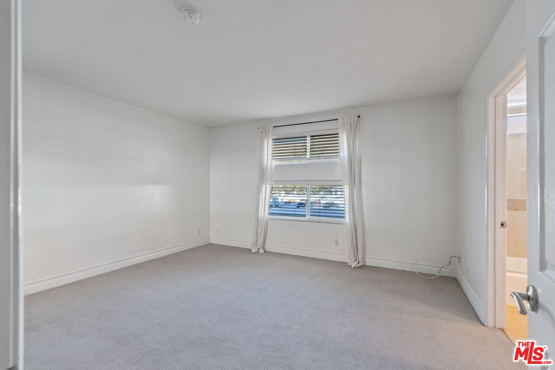 1227 Granville Ave Unit: 103