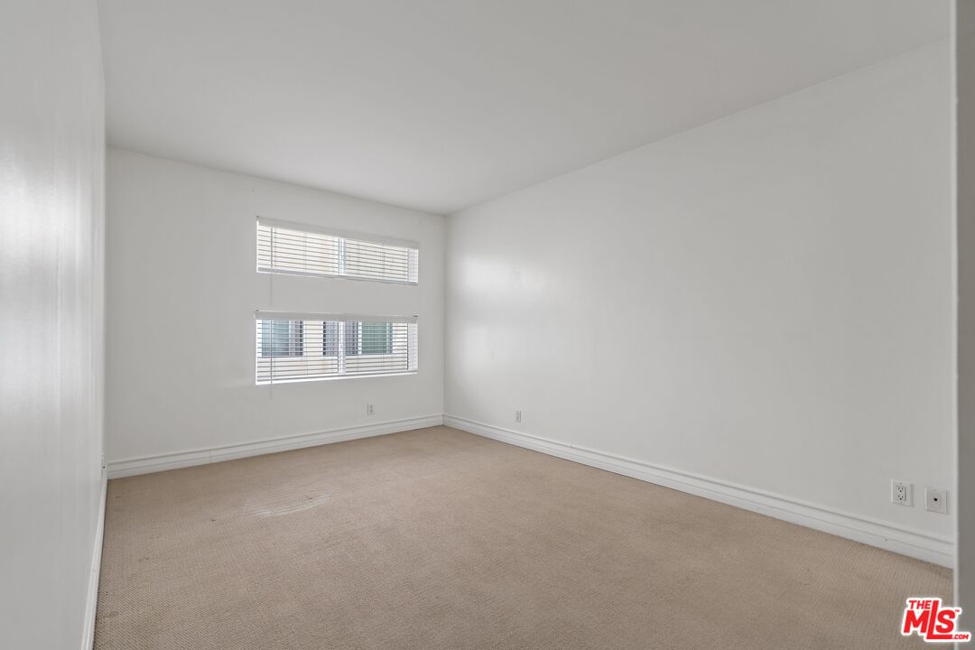 1227 Granville Ave Unit: 103