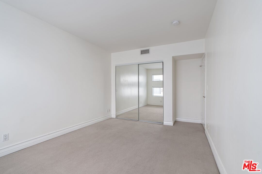 1227 Granville Ave Unit: 103