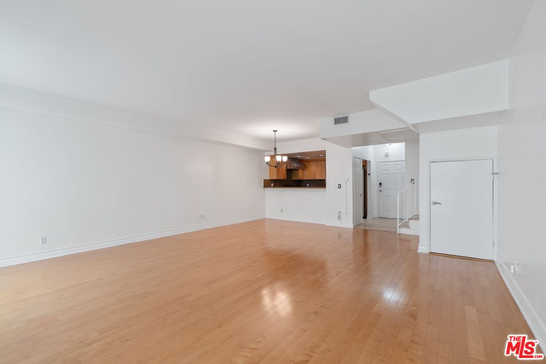 1227 Granville Ave Unit: 103
