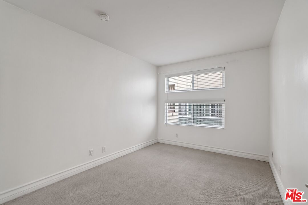 1227 Granville Ave Unit: 103