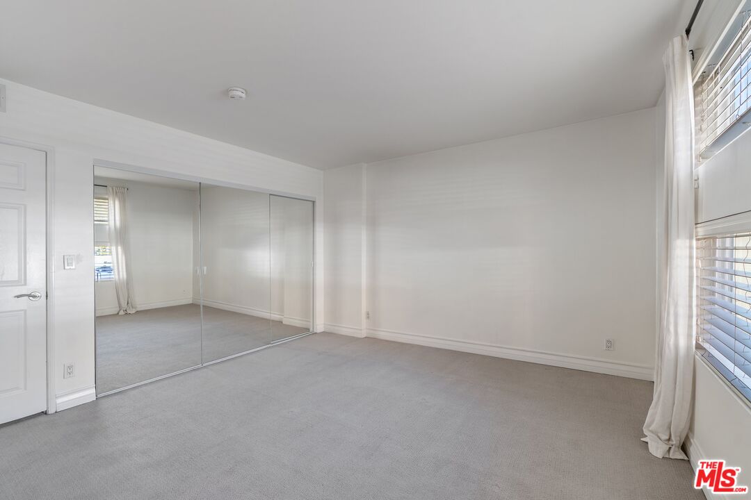 1227 Granville Ave Unit: 103