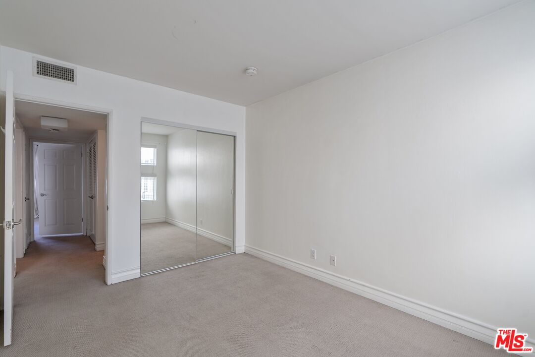 1227 Granville Ave Unit: 103