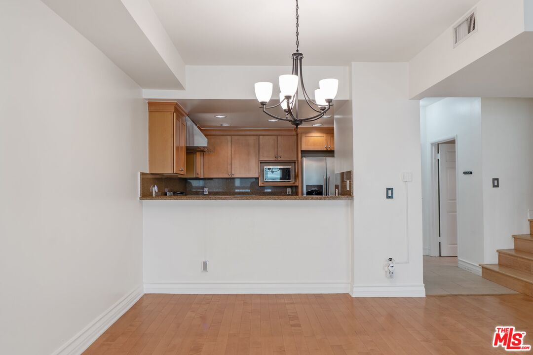 1227 Granville Ave Unit: 103