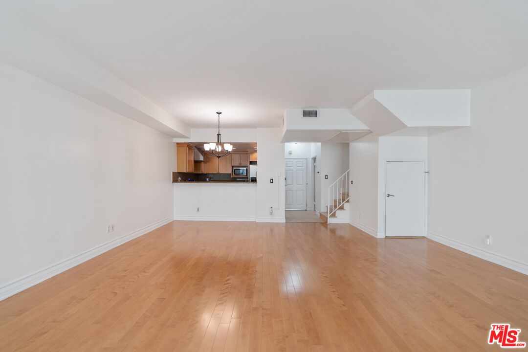 1227 Granville Ave Unit: 103