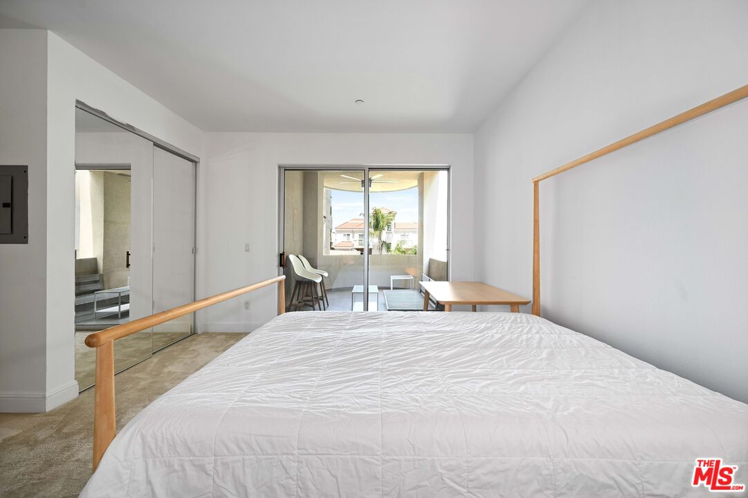 1521 Greenfield Ave Unit: 305