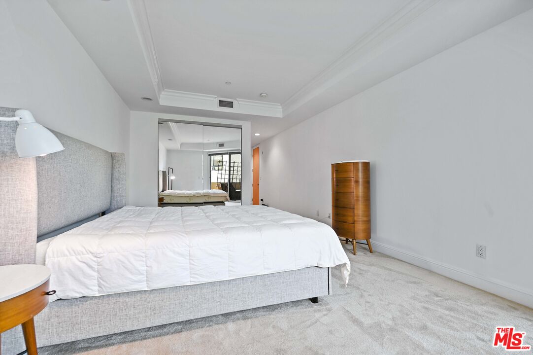 1521 Greenfield Ave Unit: 305