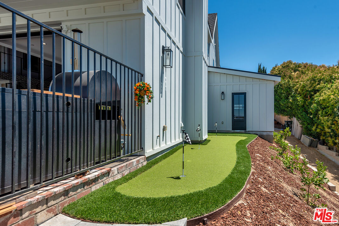 1649 Hauser Cir
