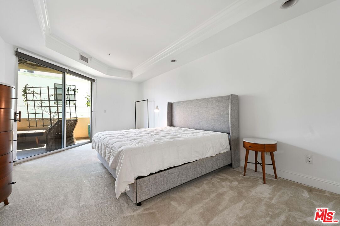 1521 Greenfield Ave Unit: 305