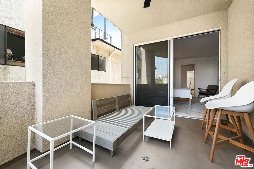 1521 Greenfield Ave Unit: 305