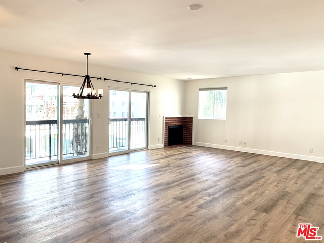 1227 Granville Ave Unit: 200