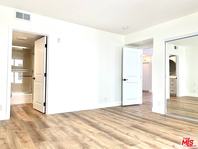 1227 Granville Ave Unit: 200