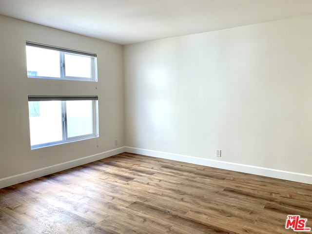 1227 Granville Ave Unit: 200