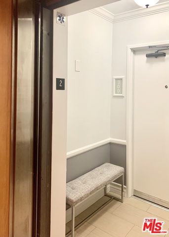 1227 Granville Ave Unit: 200